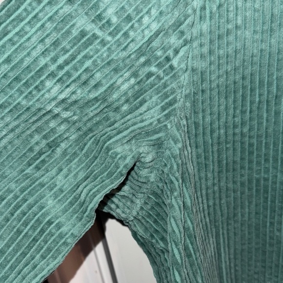 Dividend-Green Corduroy Button-Up Shirt size Medium - Picture 6 of 15